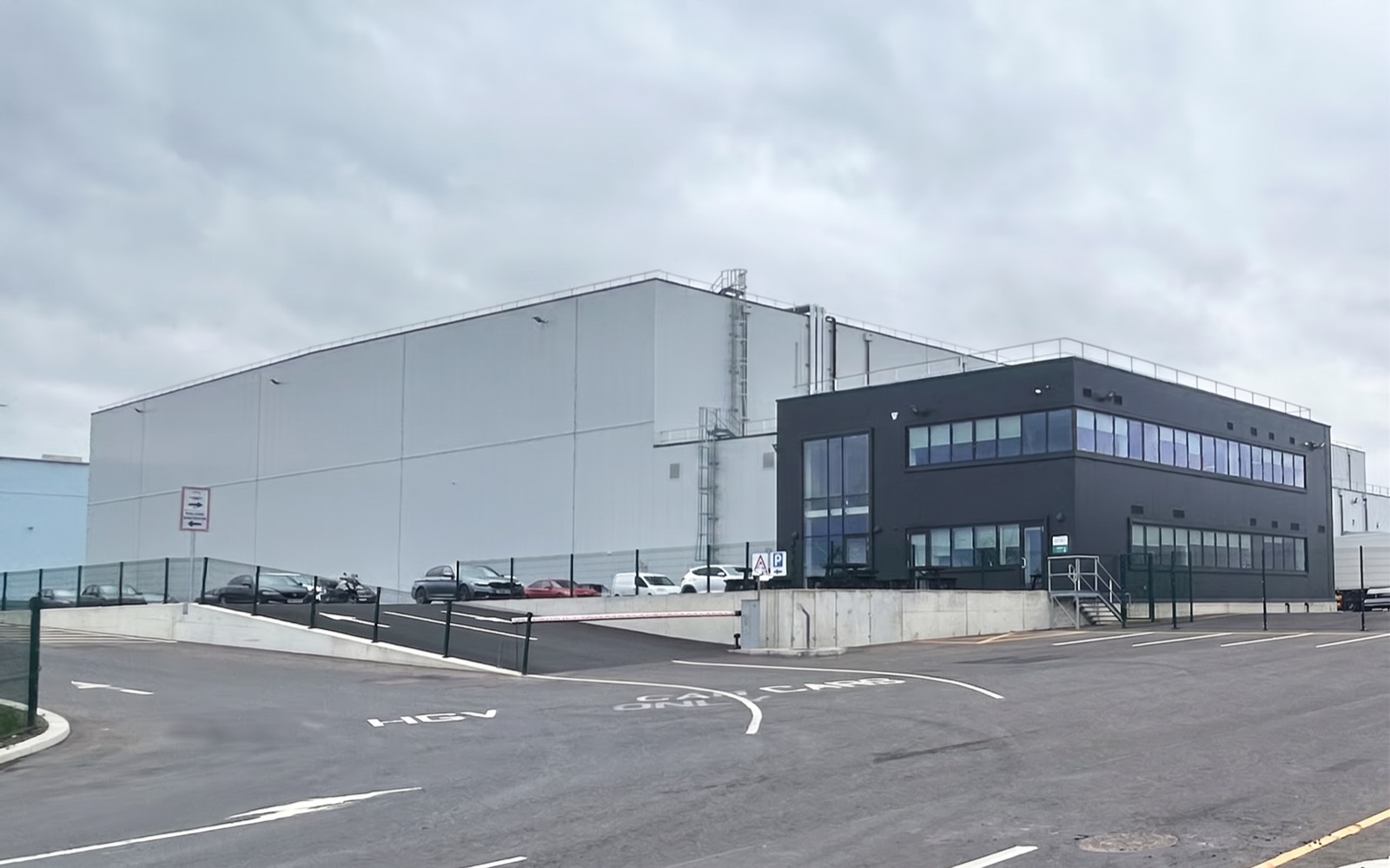 Cold store with an adjoining office block and yard