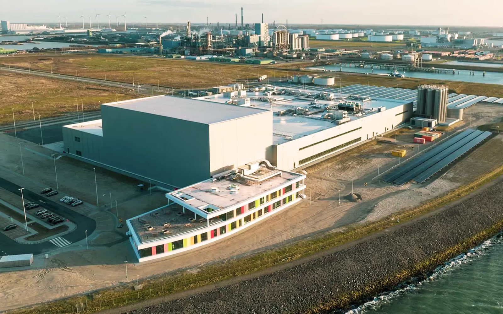 Production plant and cold store on a port site, with a curved office block along the water